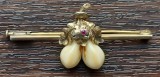 (123) BROSA DIN ARGINT CU DINTI DE CERB SI FRUNZE DE STEJAR, PIATRA RUBIN, MODEL GRANDEL, VINTAGE, TEMATICA VANATOREASCA, SUPERBA SI RARA