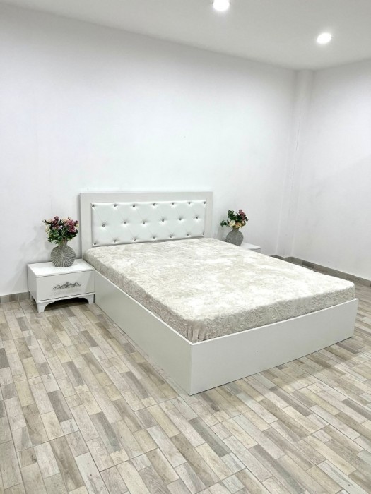 Pat Amelia 160 cm x 200 cm Alb cu Set Noptiere fara Saltea