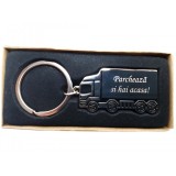 Breloc personalizat metalic in forma de TIR. camion gravat Parcheaza si hai acasa