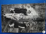 o intalnire la marginea padurii ,fotografie excelenta , anii 1930 , Rrgalitate Romania , format carte postala