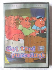 DVD: "CEI TREI PURCELUSI", 2009. Colectia pentru copii. Desene animate audio engleza subtitrate in limba romana. DVD nou, cu holograma, in tipla