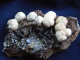 Specimen minerale - OUA DE FLOROCALCIT PE SIDERIT (CV 3M), Naturala, Calcit