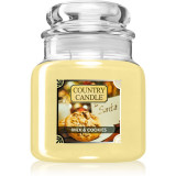 Country Candle Milk &amp; Cookies lum&acirc;nare parfumată 453 g