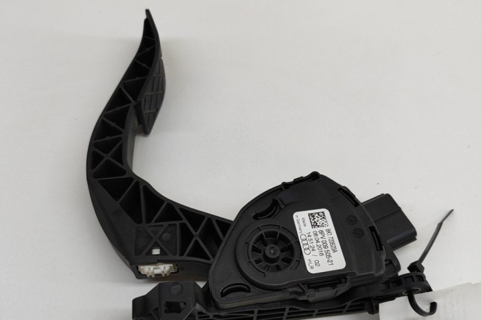 Pedala de accelerație AUDI Q5 8R 2016 OEM: 8K1723523A 22223860
