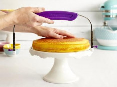 SMALL CAKE LEVELER foto