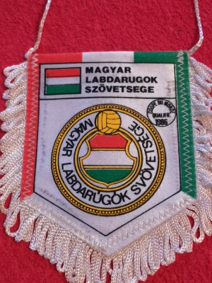 Fanion-Federatia de Fotbal din UNGARIA (CM 1986)-pe spate rezultate calificari foto