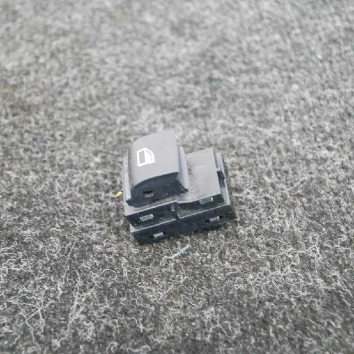 Buton geam ușă dreapta față BMW X1 F48 2016 OEM: 9208107 2463961