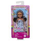 BARBIE PAPUSA CHELSEA CREOLA CU PAR SATEN SI ROCHITA ALBASTRA SuperHeroes ToysZone
