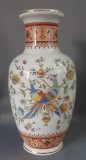 VAZA VECHE DIN CERAMICA ASIATICA, PICTATA MANUAL CU MOTIVE FLORALE SI PASARI