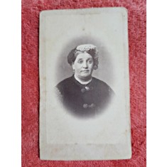 Fotografie tip CDV, femeie cu parul acoperit, inceput de secol XX