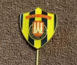 Insigna fotbal - INTERNACIONAL BRATISLAVA (Slovacia) aniversare 40 ani 1940/1980