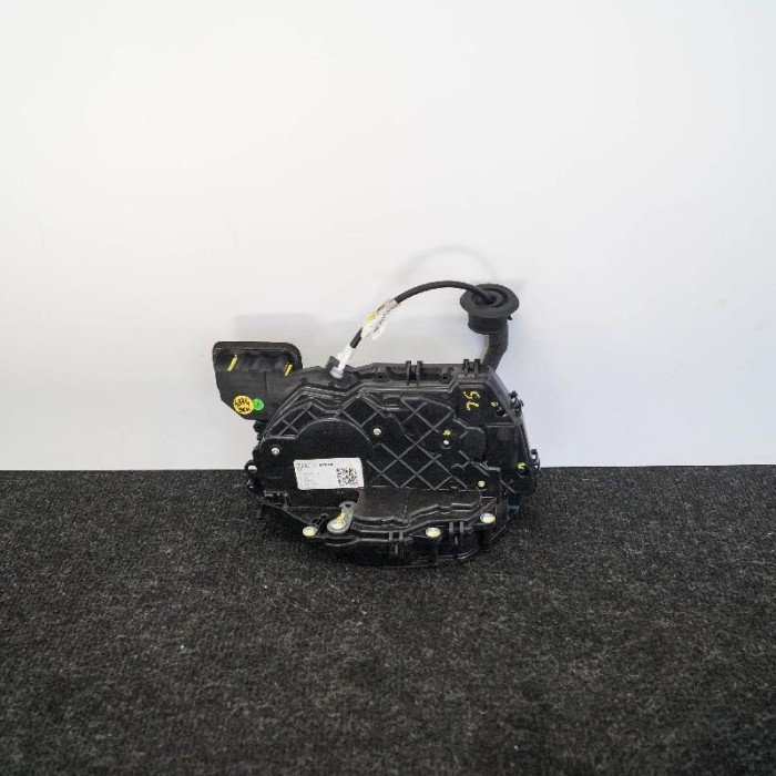 &Icirc;ncuietoare ușă st&acirc;nga spate AUDI A4 8W2, B9 2016 OEM: 8W0839015 2246537