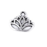 Cumpara ieftin Pandantiv decorativ metalic, 15 x 17 mm Floare de lotus platinum, Crisalida