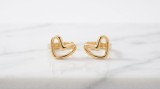 Cumpara ieftin CERCEI ARGINT PLACAT CU AUR 925 MINI HOOPS CU INIMA MINIMALISTA