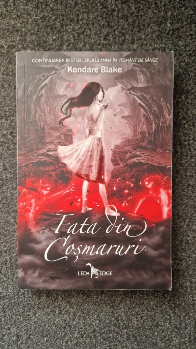 FATA DIN COSMARURI - Kendare Blake
