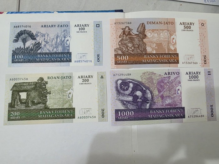 bancnote madagascar 4 v. 2004
