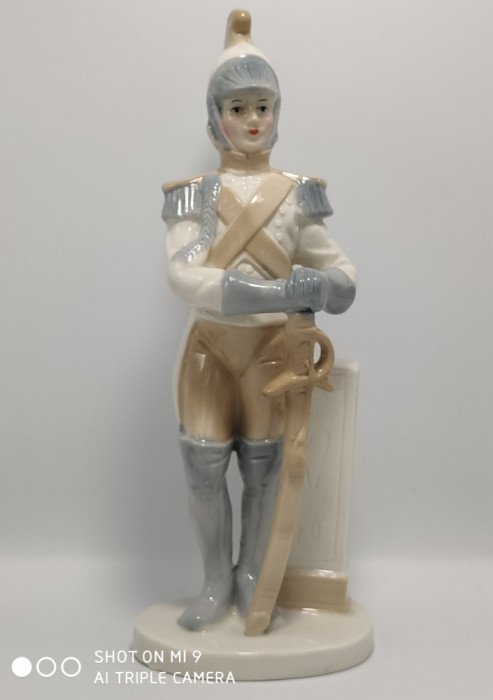 Bibelou / figurina veche din porțelan