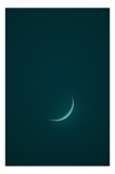Tablou Canvas, "Luna singuratică pe cerul &icirc;ntunecat", Lună, Semilună, &Icirc;ntuneric, Misterios, Nocturn, Calm, Cer, Luminos, Peisaj, Serenitate, 26 x 39 c