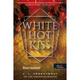White Hot Kiss - Perzselő cs&oacute;k - Komor elemek 1 - Jennifer L. Armentrout