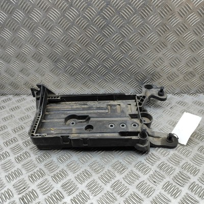 Suport baterie VW PASSAT Variant B8 3G5 2016 OEM: 5Q0915331K foto