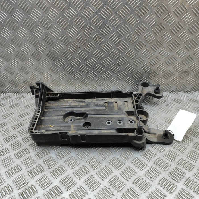 Suport baterie VW PASSAT Variant B8 3G5 2016 OEM: 5Q0915331K