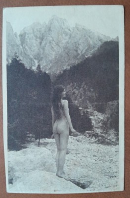 Fotografie tip carte postala, necirculata, tanara nud in peisaj montan, perioada interbelica foto