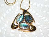 Colier Franta, vintage,placat cu aur , scoica abalone, lantisor nou placat,