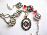 Set Bijuterii Handmade Motive Traditionale Romanesti, Cristale Rosii: Colier, Bratara, Cercei, Pandantiv - 35x30mm