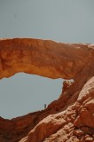 Tablou Canvas, "Omul și măreția arcului natural", Arid, St&acirc;nci, Arc, Cer, Persoană, Solitudine, Măreție, Natură, Peisaj, 26 x 39 cm, CMCLASS
