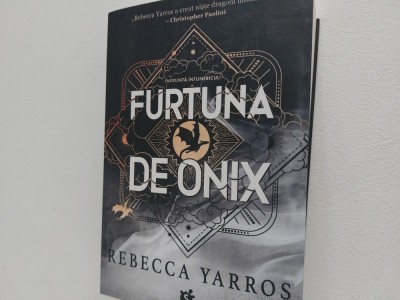 Furtuna de Onix Rebecca Yarros foto