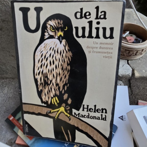 U de la uliu - Helen Macdonald
