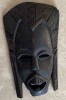 Sculptură &icirc;n lemn nobil, Mască africană de abanos, foarte vizuală și decorativă, cu sistem prindere pe perete, lemn greu, artă tribală, 30 x 18 cm
