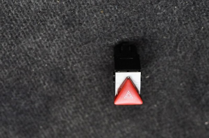 Buton de avarie VW PASSAT B6 3C2 2005 1463223