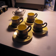 LOT de 4 cescute cu farfurie pentru ceai/cafea si o zaharnita din portelan