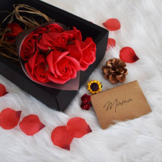 Cutie eleganta cu trandafiri rosii de sapun StarHome GiftGalaxy foto