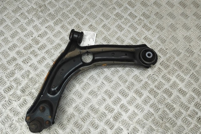 Braț inferior dreapta față AUDI Q3 F3 2021 OEM: 3Q0407154D 30826082