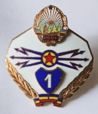INSIGNA SPECIALIST CLASA 1 TRANSMISIUNI RPR ARMATA MINISTERUL APARARII TANSMISIONIST TRANSMISIONISTI FARA FISURI SAU SPARTURI ( CITITI DESCRIEREA )