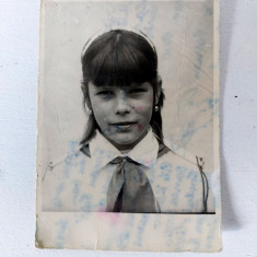 Fotografie portret fetita pionier (foto pt panoul de onoare), anii 80, 6.5x9cm