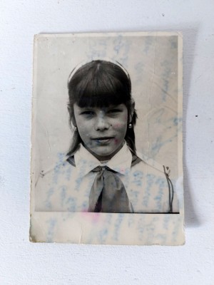 Fotografie portret fetita pionier (foto pt panoul de onoare), anii 80, 6.5x9cm foto