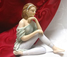 BIBELOU FIGURINA PORTELAN MAT BISCUIT SBL REGAL HOUSE COLLECTION - FLEUR