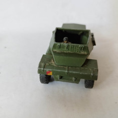 bnk jc Dinky 673 Scout Car (with driver)