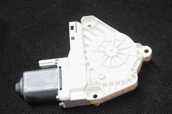 Motor macara geam ușă dreapta spate AUDI Q5 8R 2012 OEM: 8K0959812A 2199422