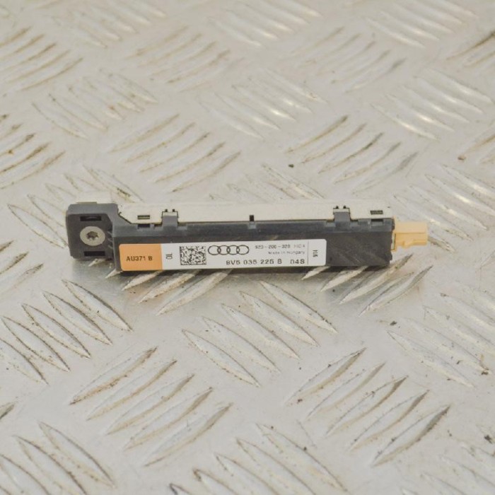 Amplificator de antena AUDI A3 Limousine 8VS, 8VM 2014 OEM: 8V5035225B 1415049