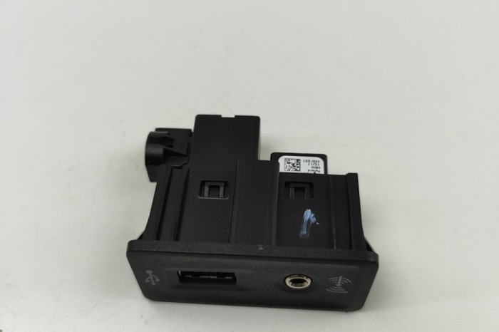Port USB/AUX-In PORSCHE PANAMERA 971 2018 OEM: 9P1035222A,5Q0035726H 30640184