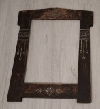 RAMA VECHE DIN LEMN SCULPTATA MANUAL MOTIVE TRADITIONALE - FOTO / TABLOU - DECOR - ARTA POPULARA