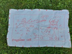 ** Peretar vechi cusut de mana pe panza, cu ata rosie, cu text in limba maghiara, Transilvania