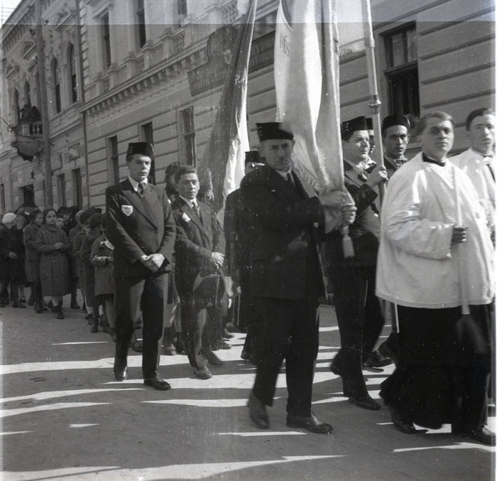 HST A24 Negativ pe celuloid procesiune religioasă maghiară Transilvania anii 30