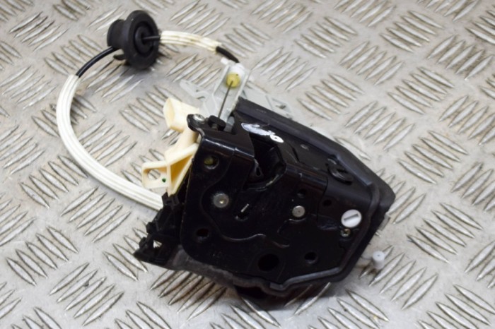 &Icirc;ncuietoare ușă dreapta spate PORSCHE MACAN 95B 2015 OEM: 8K0839016F | 13613409
