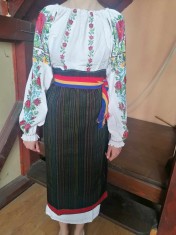 Costum popular vechi,ie unicat plus catrinta,zona Bucovinei , vechi cca 120 ani.