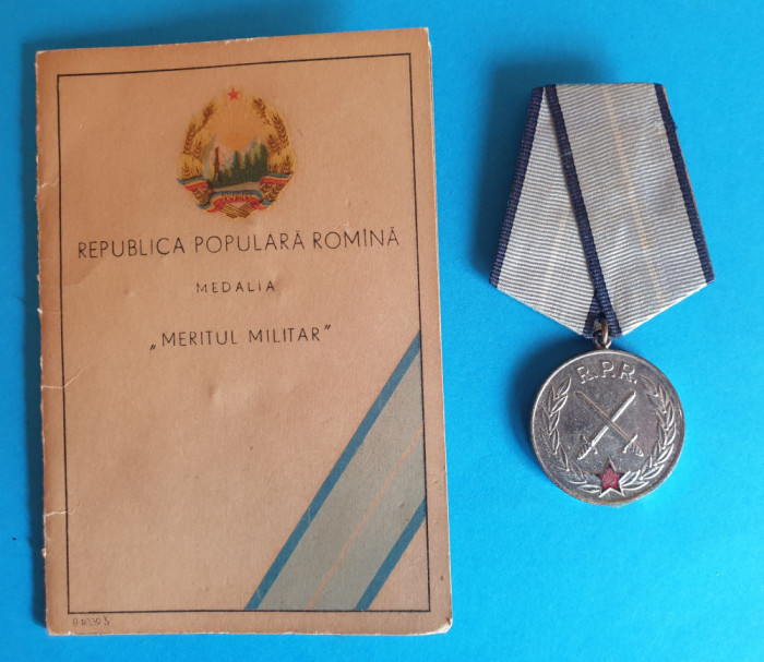 Lot Medalie si brevet 1954 Medalia Meritul Militar clasa a 2a RPR ofiter CAPITAN